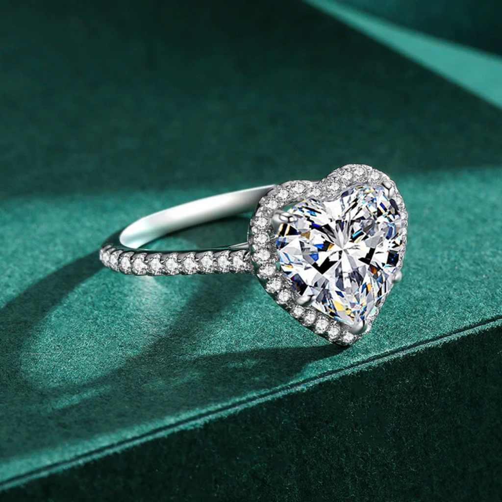 Heart-shaped white diamond ring 